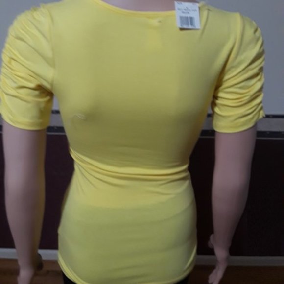 Colt Story Yellow Short Sleeve Criss Cross V-Neck Top Size S NWT - Picture 2 of 3